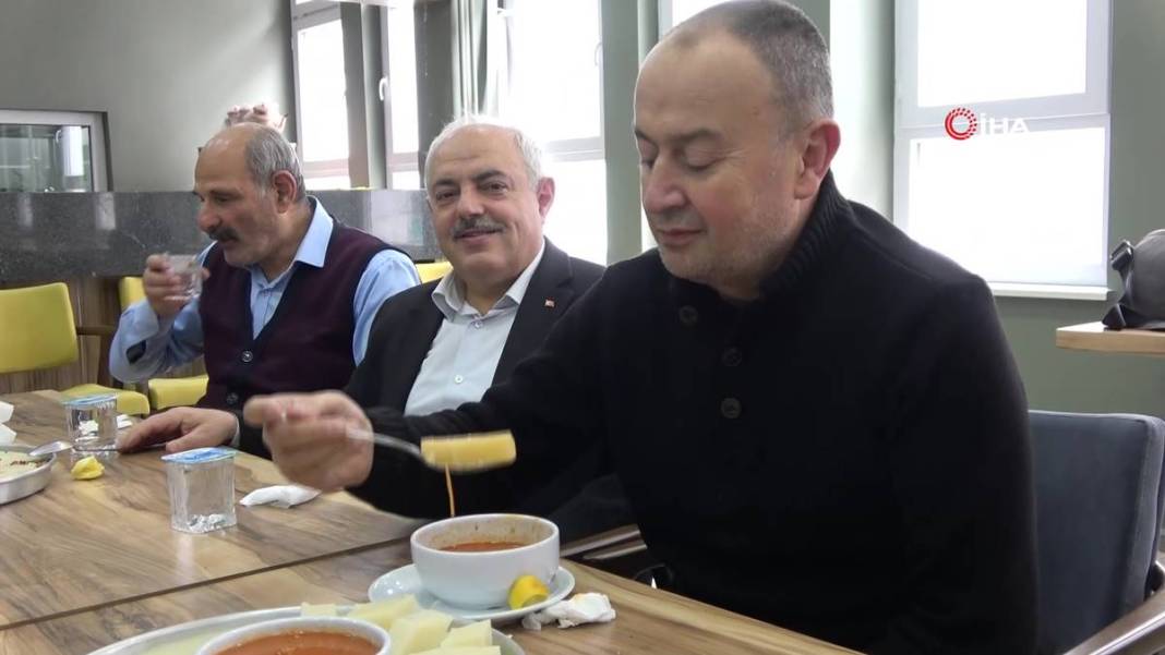 Yutulan çorba olur mu? Evet, Türkiye'de olur! Bu yöresel çorbayı ilk kez görenler şaşıp kalıyor 6